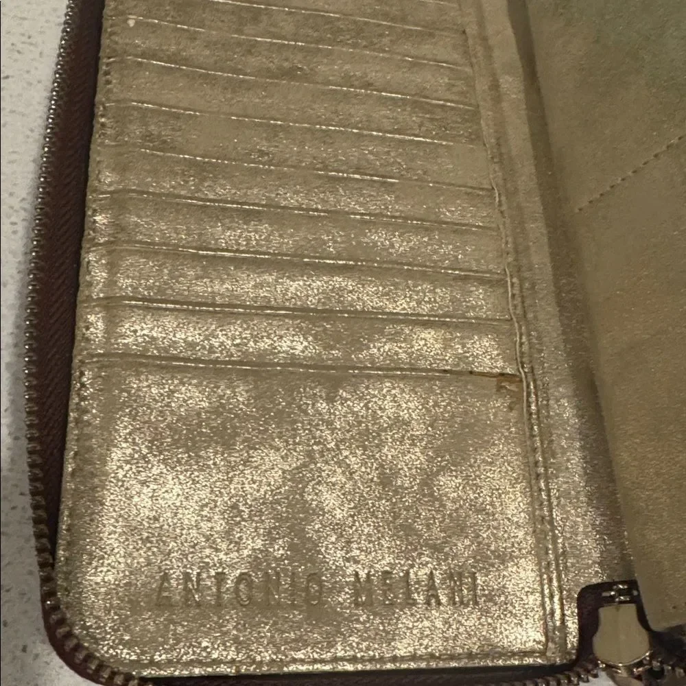 ANTONIO MELANI Gorgeous Burgundy Leather Croc Embossed Gold Lined Wallet Chic